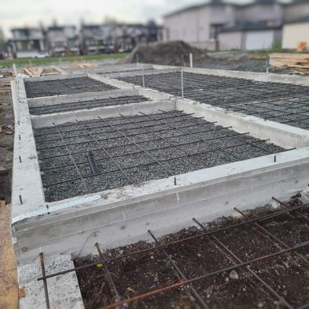 Formed concrete footings with rebar reinforcing mesh